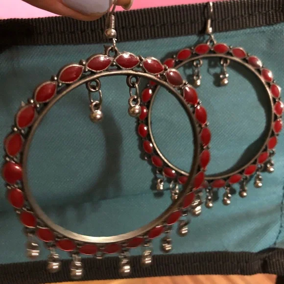 Aesthetic earring with beautiful works to all the big earring lovers - Picture 3 of 3